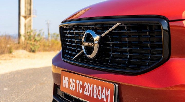 Volvo XC40 front grill