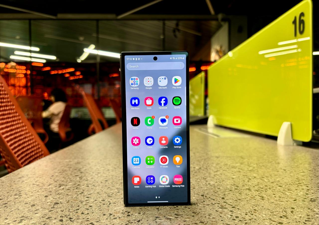 samsung galaxy z fold6 display narrow