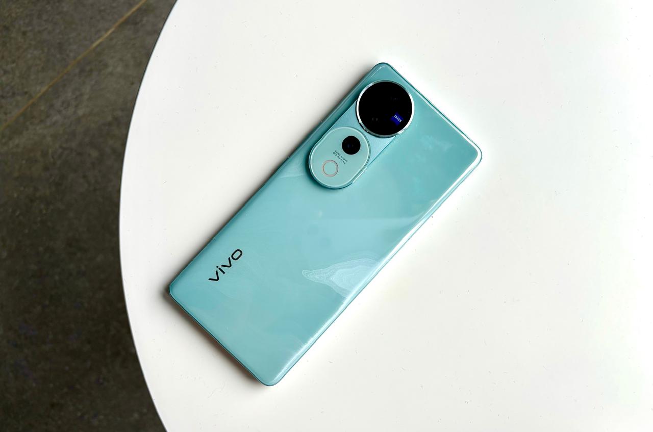 vivo v40 pro thumb