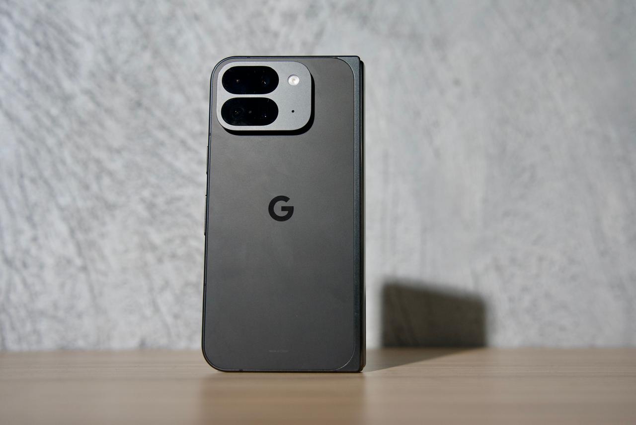 Google Pixel 9 Pro fold back Design